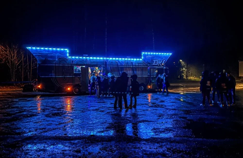 Lyd, lys og strøm russebuss
